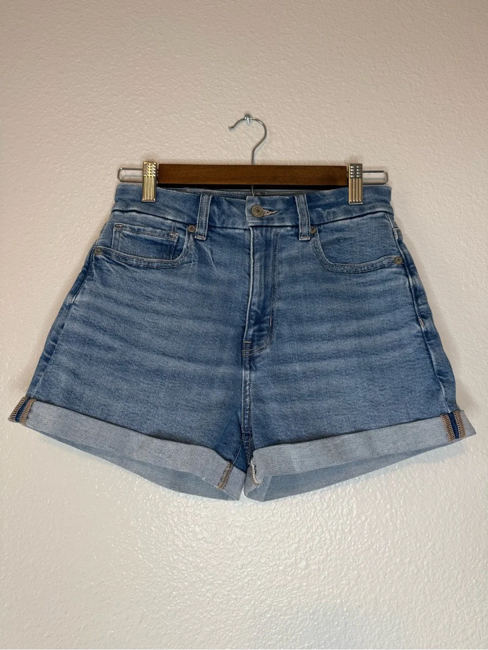 American Eagle Curvy Mom Denim Shorts Light Wash Size 2 High Rise